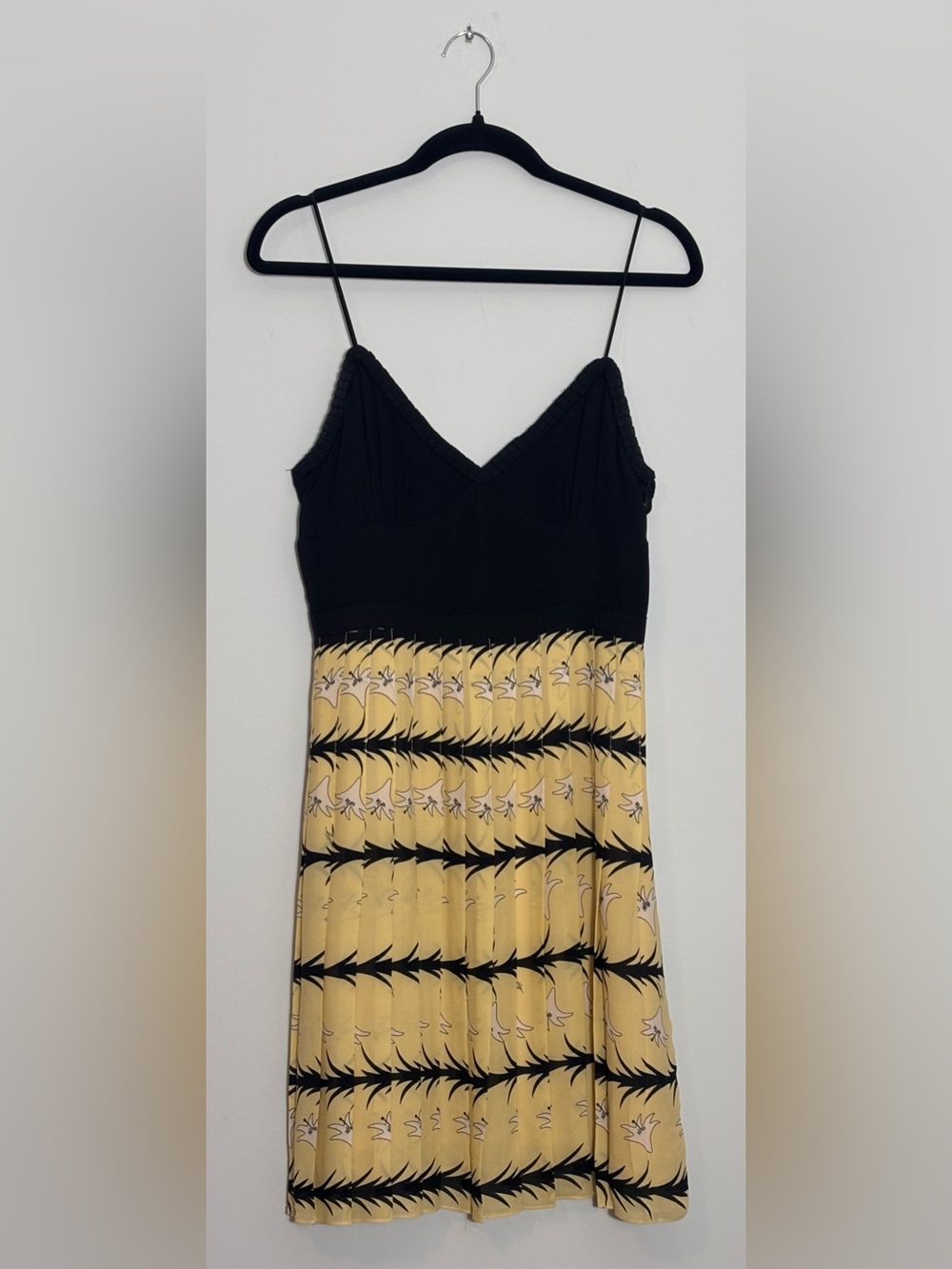 Milly Silk Sleeveless Dress Women’s Size 8 Black Top Yellow Pleated Skirt Floral